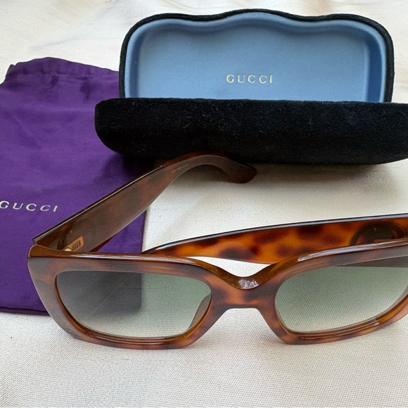 Gucci Tortoise Shell Square Sunglasses - Perfect condition. Made in Italy. - Picture 6 of 7